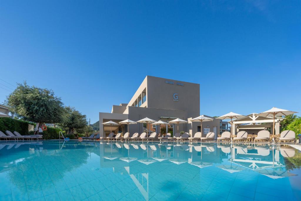 Bazén v ubytování CNic Gemini Hotel nebo v jeho okolí