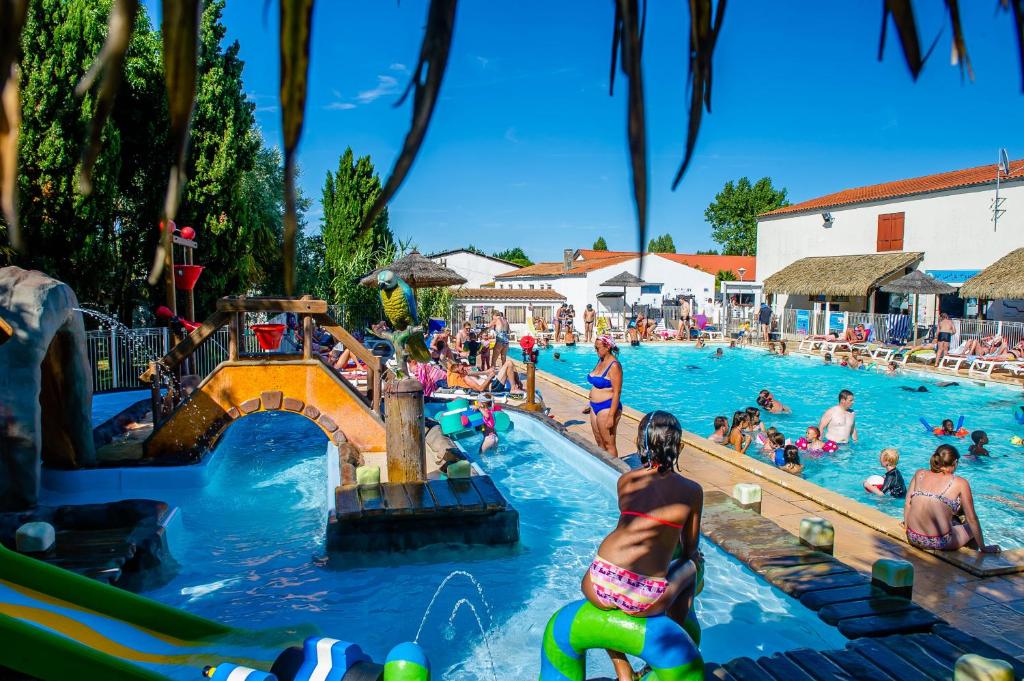 Photo de la galerie de l'établissement Camping Les Embruns d'Oléron, au Château-dʼOléron