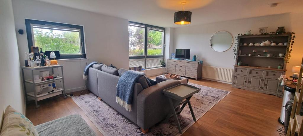 a living room with a couch and a mirror at Thistle & Tide in Edinburgh