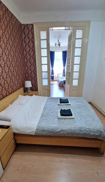 Domum Unirea, across the street of Old City Center - Housity