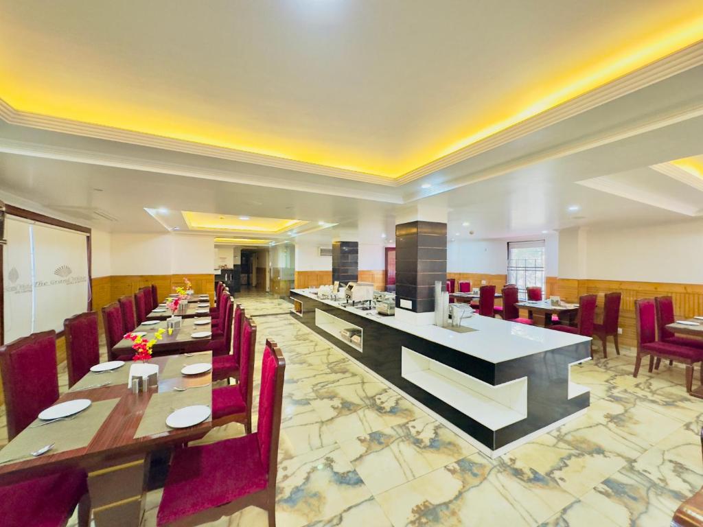 Posezení v ubytování Hotel Pearl Grand White near VOLVO BUS STAND #private parking #AC ROOMS #in city centre