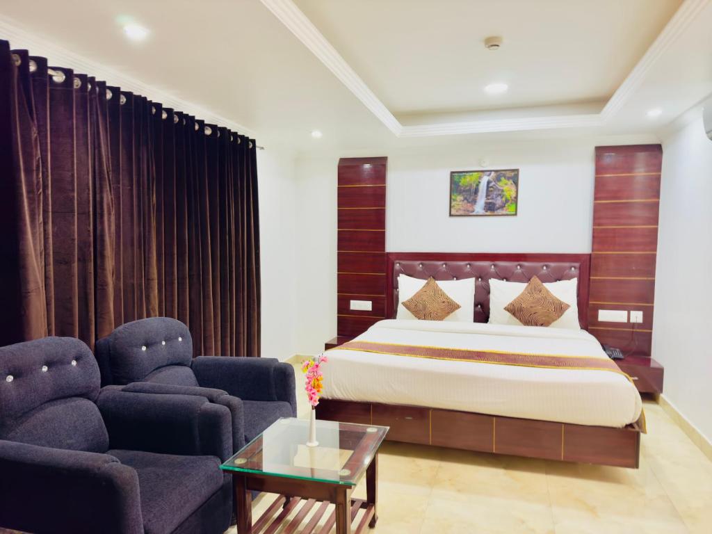 Postel nebo postele na pokoji v ubytování Hotel Pearl Grand White near VOLVO BUS STAND #private parking #AC ROOMS #in city centre