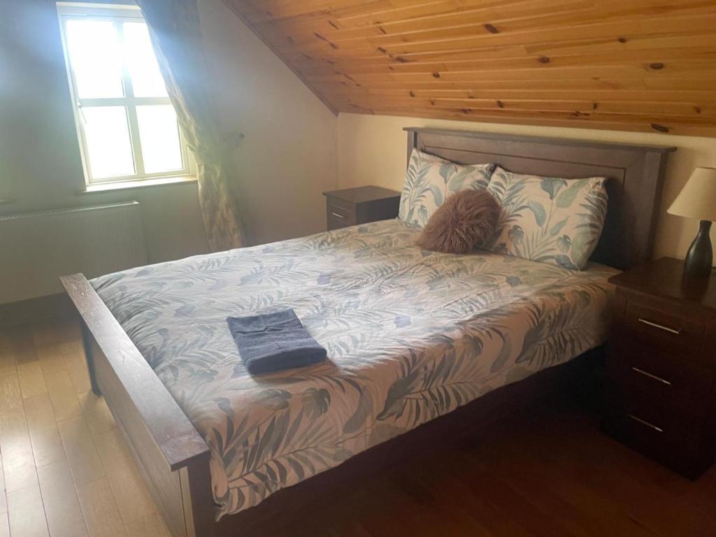 Postel nebo postele na pokoji v ubytování Katy Kellys Countryside Self Catering Cottage