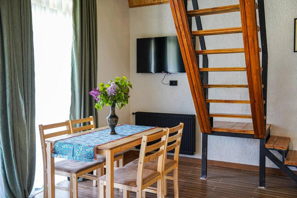 TV a/nebo společenská místnost v ubytování Tuta Area Cottage