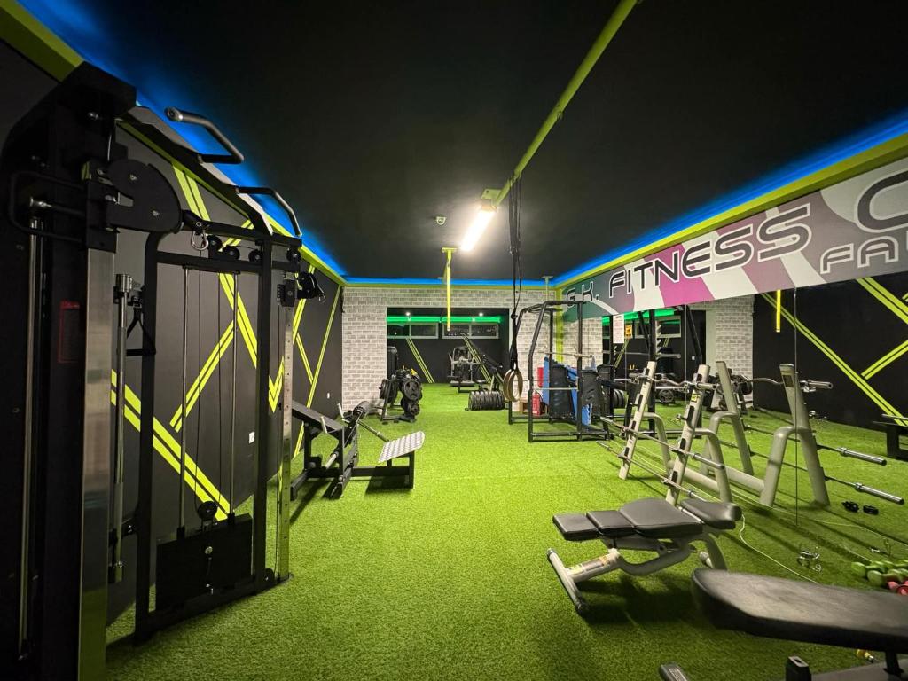 Posilňovňa alebo fitness centrum v ubytovaní GK Home Apartment I part of Gk Fitness Club