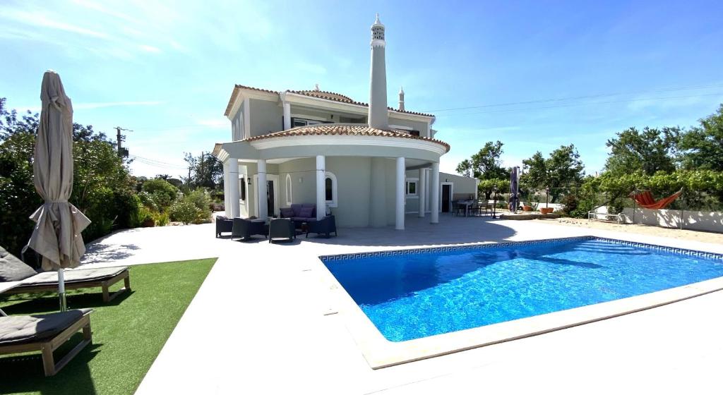 GRANDE VILLA LORIDA