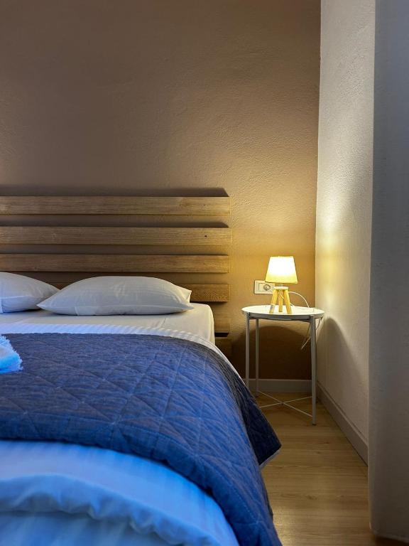 Postel nebo postele na pokoji v ubytování Centre Apartment in Shkoder