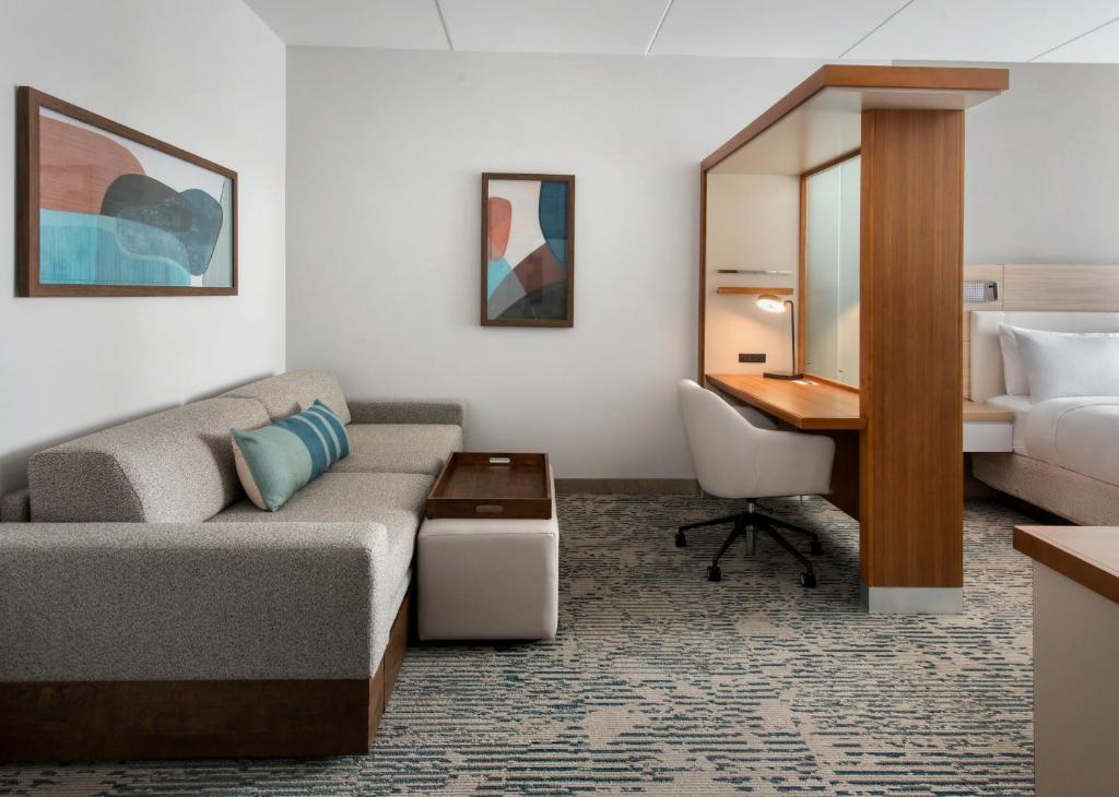 Postel nebo postele na pokoji v ubytování SpringHill Suites by Marriott Mount Laurel