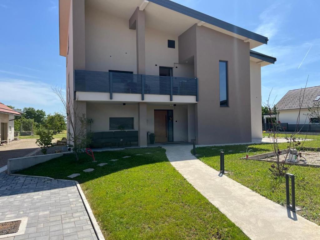 Budova, kde se aparthotel nachází