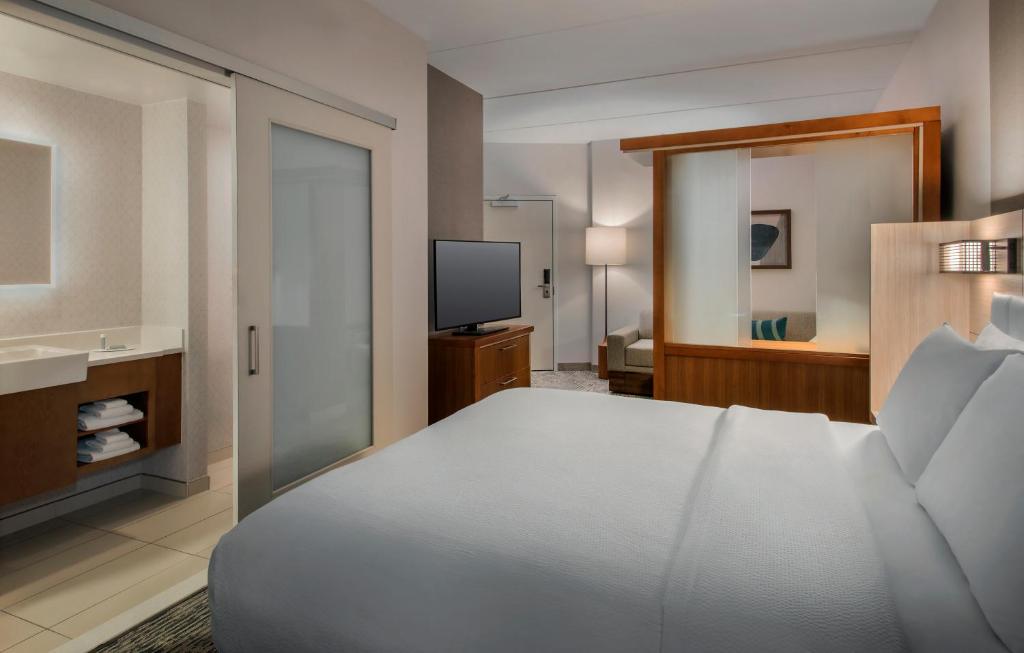 Postel nebo postele na pokoji v ubytování SpringHill Suites by Marriott Mount Laurel