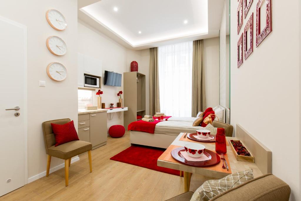 Televízia a/alebo spoločenská miestnosť v ubytovaní Budapest Holiday Colours
