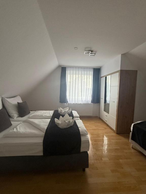 a bedroom with a large bed and a window at Odea Ferienhaus in Soltau