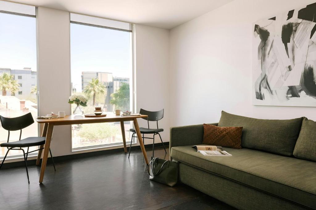 Posezení v ubytování Sonder by Marriott Bonvoy Ida Apartments Downtown