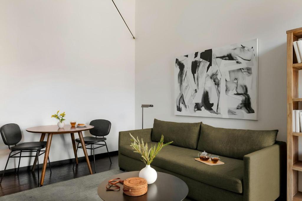 Posezení v ubytování Sonder by Marriott Bonvoy Ida Apartments Downtown