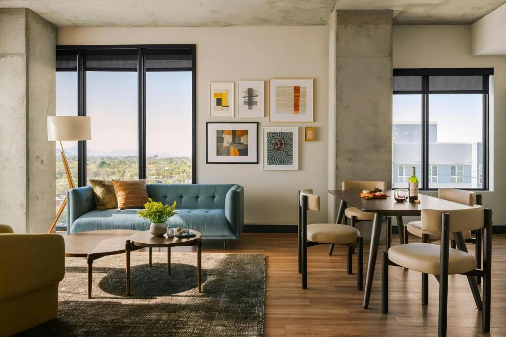 Posezení v ubytování Sonder by Marriott Bonvoy Mill Ave Apartments Tempe