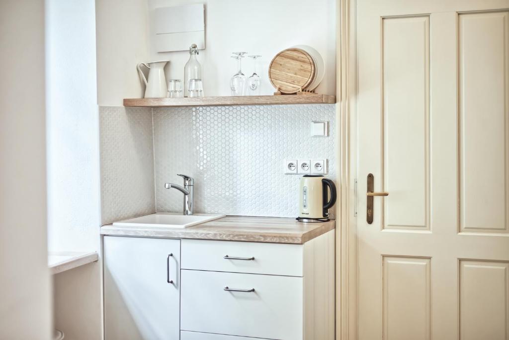 Kuchyň nebo kuchyňský kout v ubytování Apartmány VIENNA