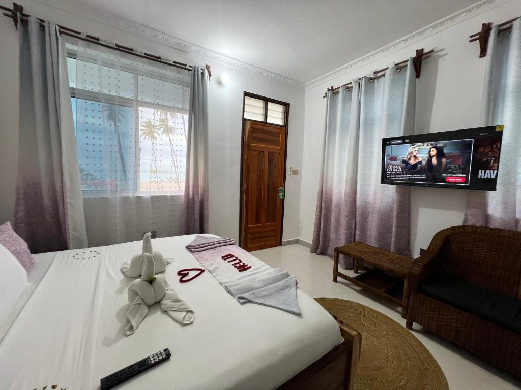 Postel nebo postele na pokoji v ubytování Nungwi Beach Front