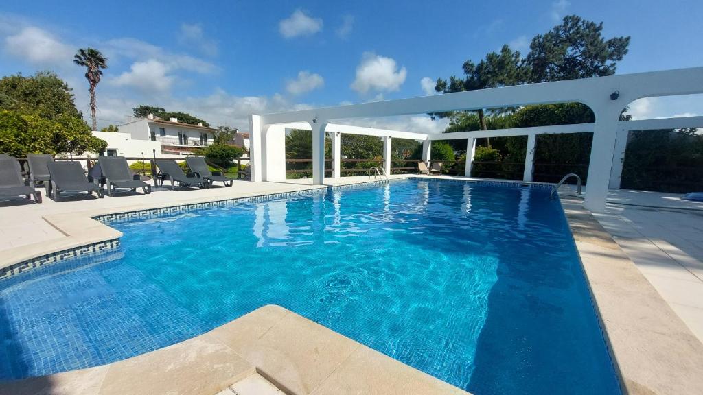 a swimming pool with blue water in a house at Vila Louro in Santa Cruz