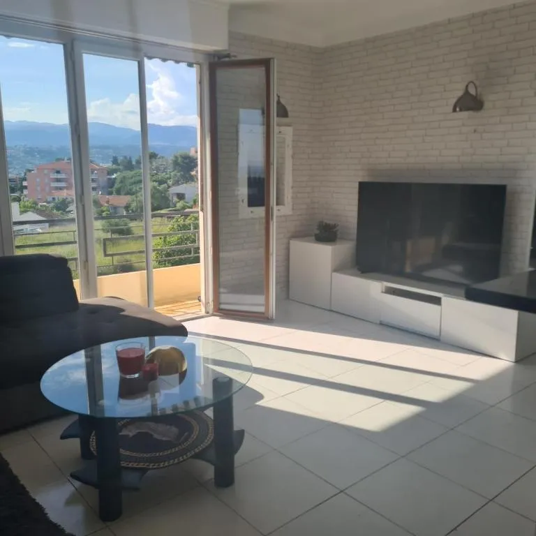 Beautiful 3-room apartment sea view