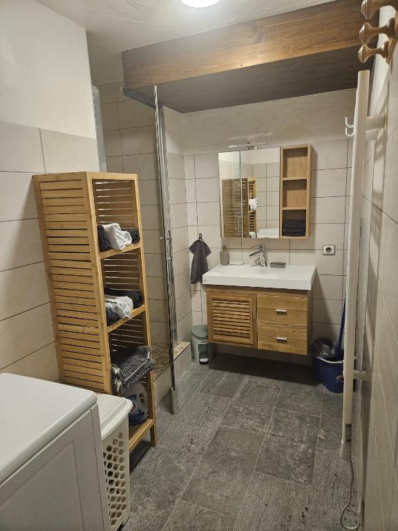Kúpeľňa v ubytovaní Appartement plein centre ville de Bozel