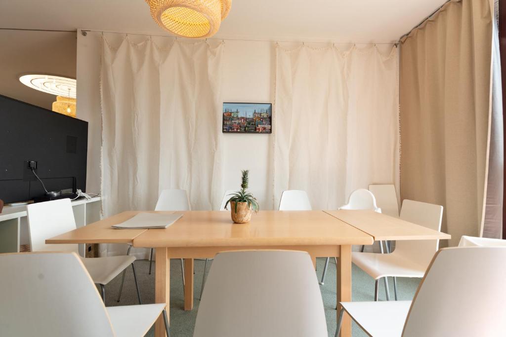 Penthouse Rooftop Loft, 190sq, Panorama Terrace, 1min to Main Station- 5min to City - Resim 3