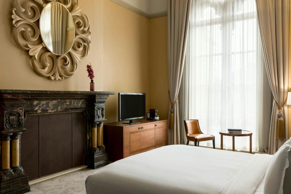 St Pancras London, Autograph Collection - Resim 40