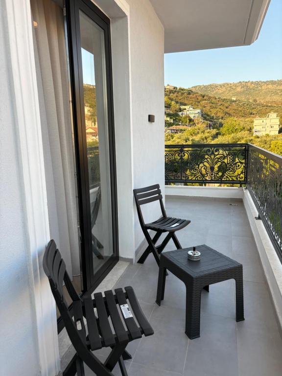 Nespecifikovaný výhled na hory nebo výhled na hory při pohledu z hotelu
