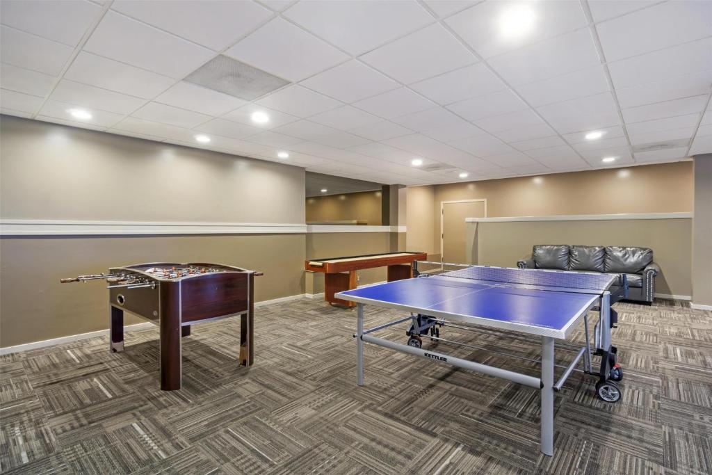 a ping pong room with a ping pong table at Best Western Seattle Airport Hotel in SeaTac