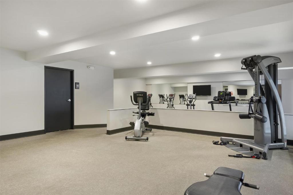 a gym with exercise equipment in a room at Best Western Seattle Airport Hotel in SeaTac