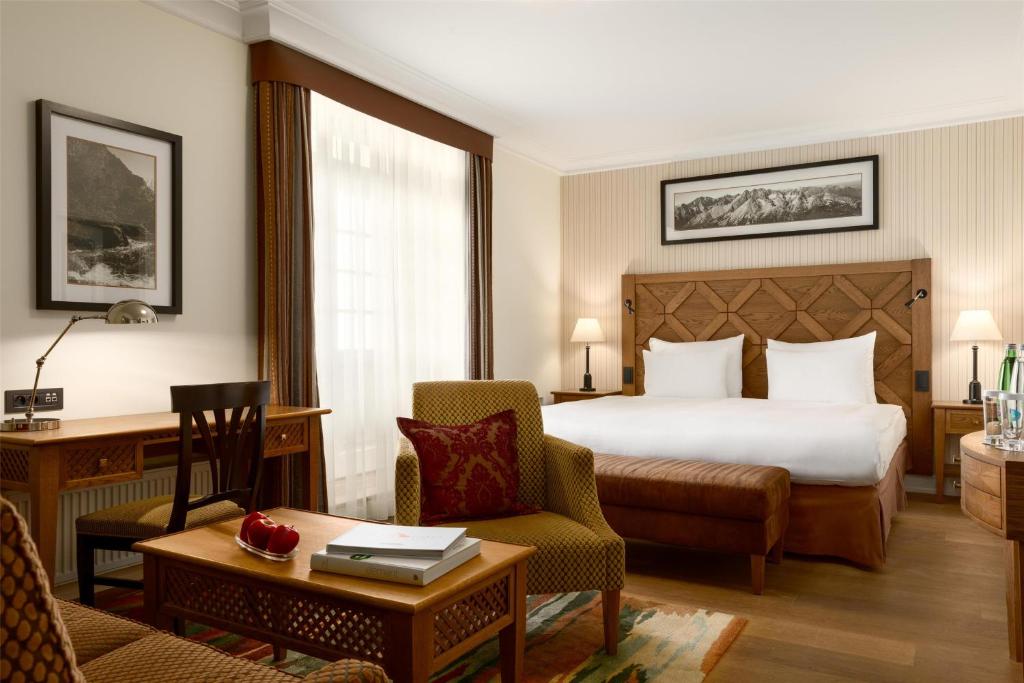 Postel nebo postele na pokoji v ubytování Grand Hotel Kempinski High Tatras