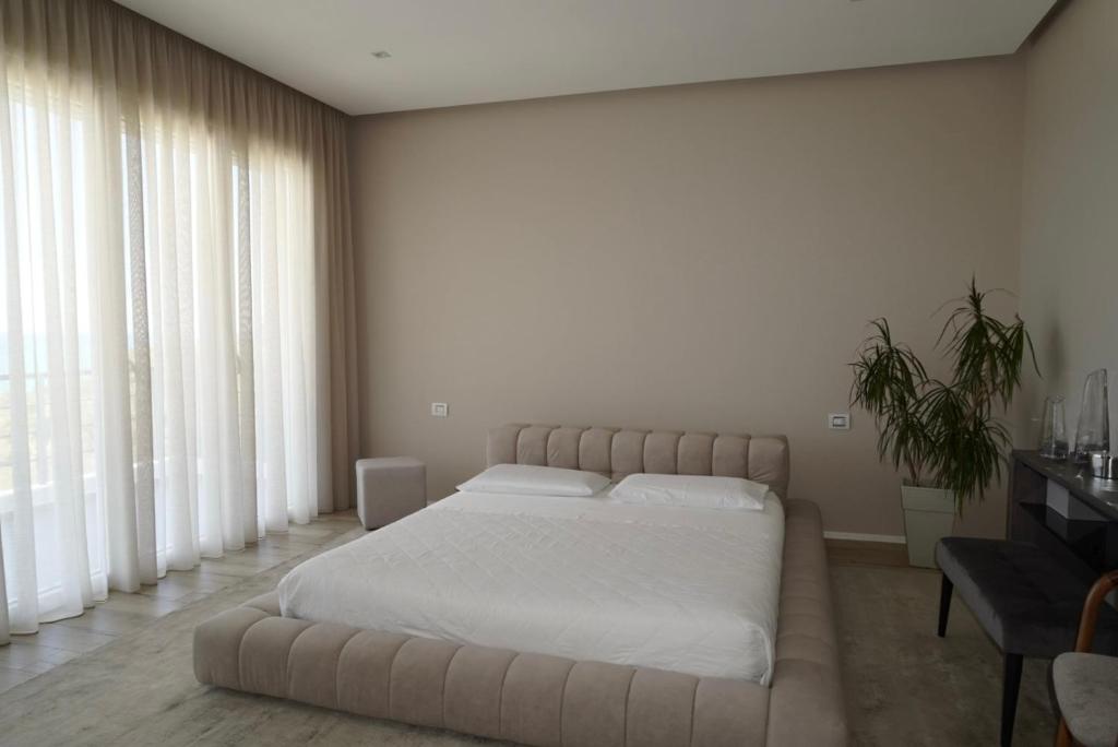 Postel nebo postele na pokoji v ubytování Villa Esmi Durres