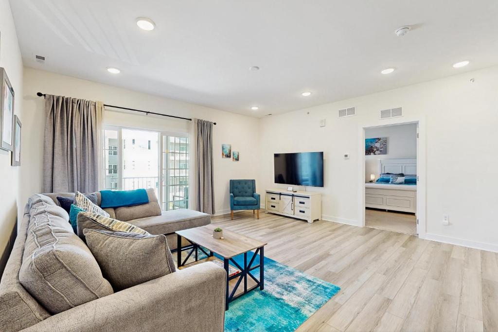 Μια τηλεόραση ή/και κέντρο ψυχαγωγίας στο The Residences of Rehoboth Bay --- 33737 Skiff Aly #4206