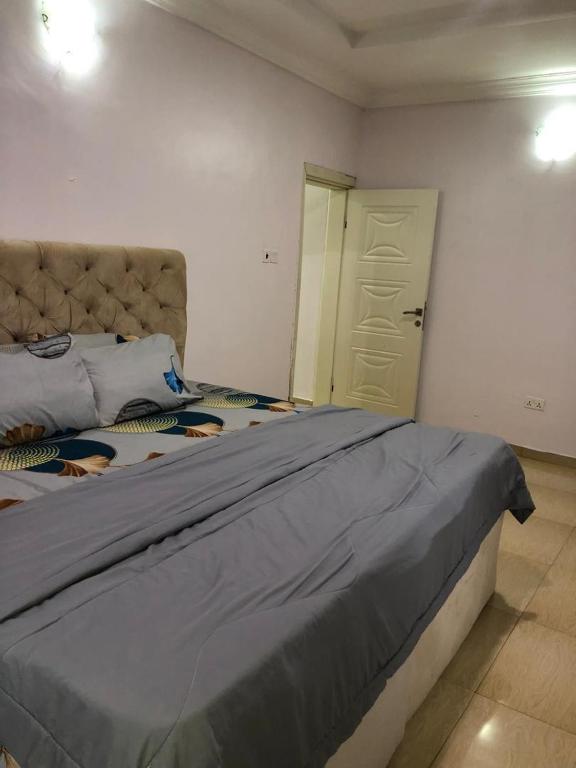 Postel nebo postele na pokoji v ubytování Allure Guest Inn and Resıdence LTD