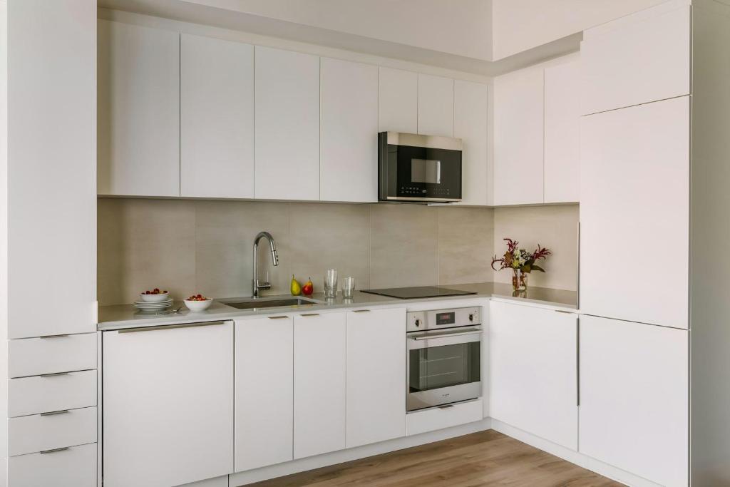 Kuchyň nebo kuchyňský kout v ubytování Sonder by Marriott Bonvoy Maisonneuve Apartments Downtown