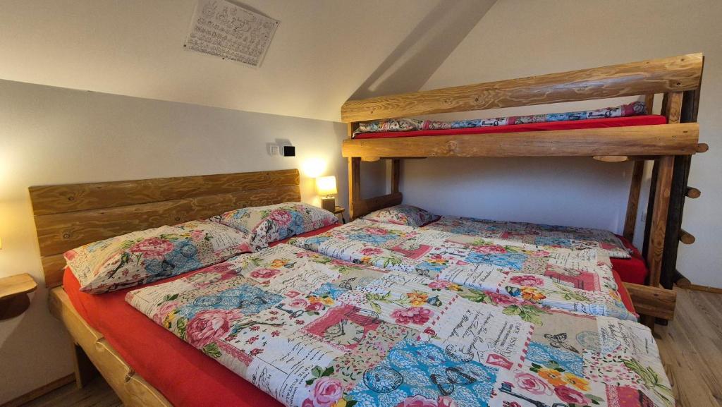 Postel nebo postele na pokoji v ubytování Apartments Čebelica