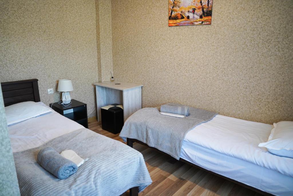 Postel nebo postele na pokoji v ubytování Hotel Elia Kazbegi