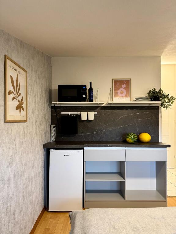 Kuchyň nebo kuchyňský kout v ubytování Apartments & Zimmer Jasmine