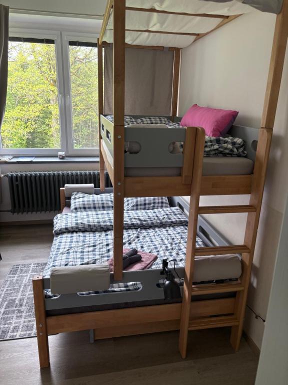 Postel nebo postele na pokoji v ubytování Apartmány IMLADRIS, Hotel u pralesa