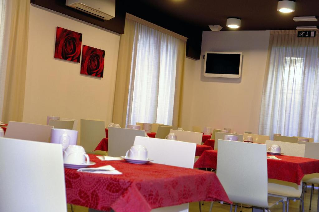 TV a/nebo společenská místnost v ubytování Hotel Raffaello