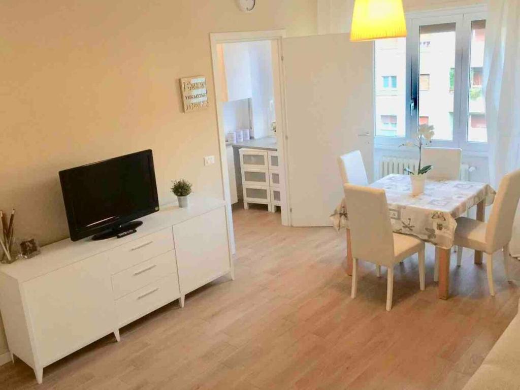 Apartament 76 mt2 Milano fiera city self check-in