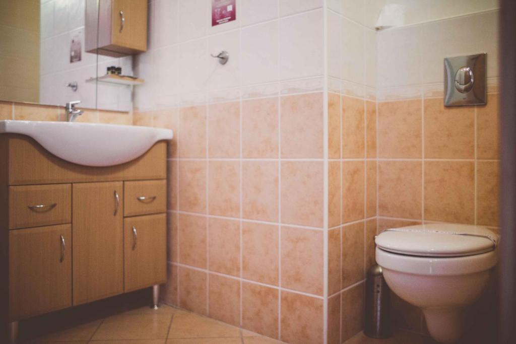 Kúpeľňa v ubytovaní Fordan Hotel Pécs