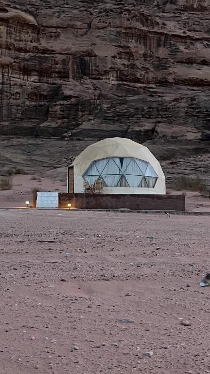 Loodusmaastik of the luxury tent lähedal