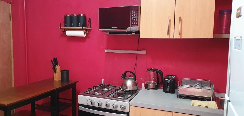 Kuchyň nebo kuchyňský kout v ubytování Comfortable modern studio villa