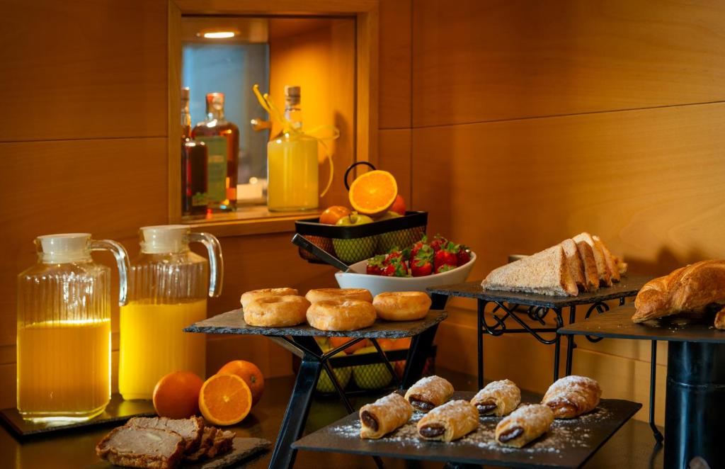 Comida en o cerca de este hotel