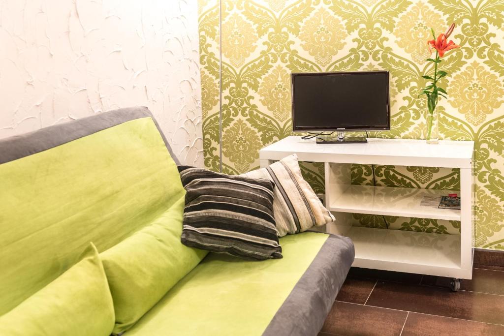 Televízia a/alebo spoločenská miestnosť v ubytovaní Apartaments Ciutat Vella