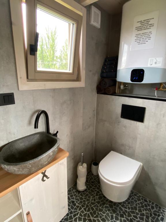 A bathroom at Tiny House