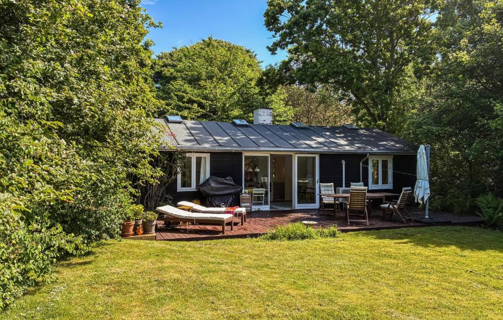 a small house with a patio and a grill at 3 Bedroom Cozy Home In Vejby in Vejby