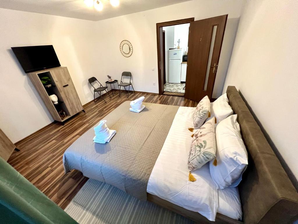 Postel nebo postele na pokoji v ubytování S-HOUSE Avrig - Casă de vacanță cu terasă privată și parcare