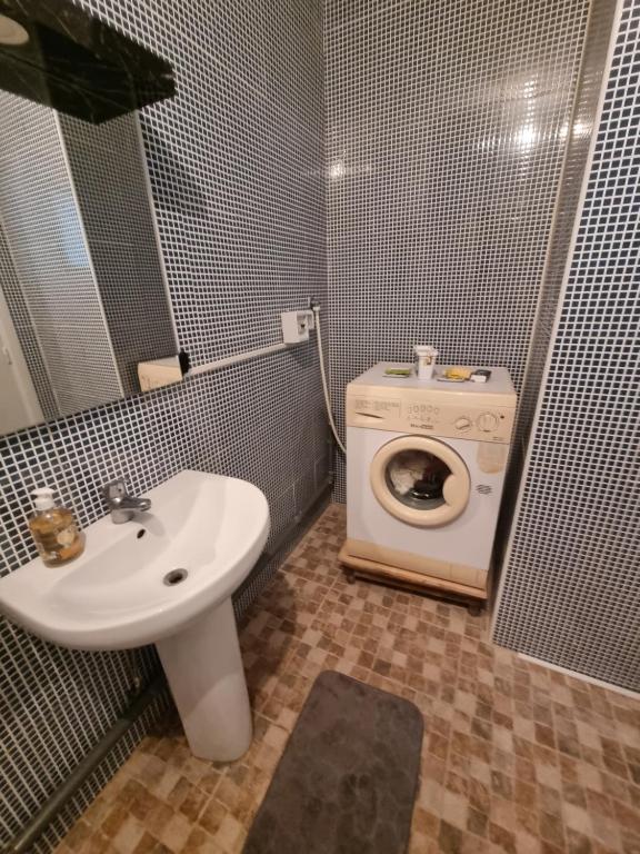 Koupelna v ubytování Bel appartement face à la méditerranée