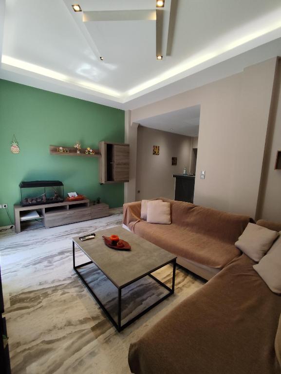 Posezení v ubytování Elegant apartment close to Piraeus Port